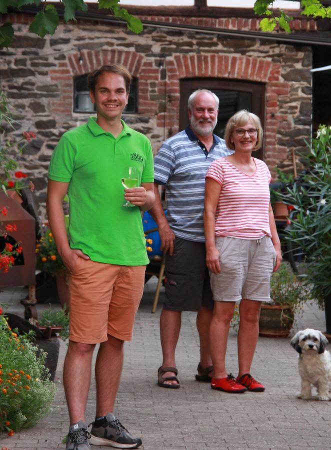 Weingut -1869- Brunnenhof Apartamento Hatzenport Exterior foto